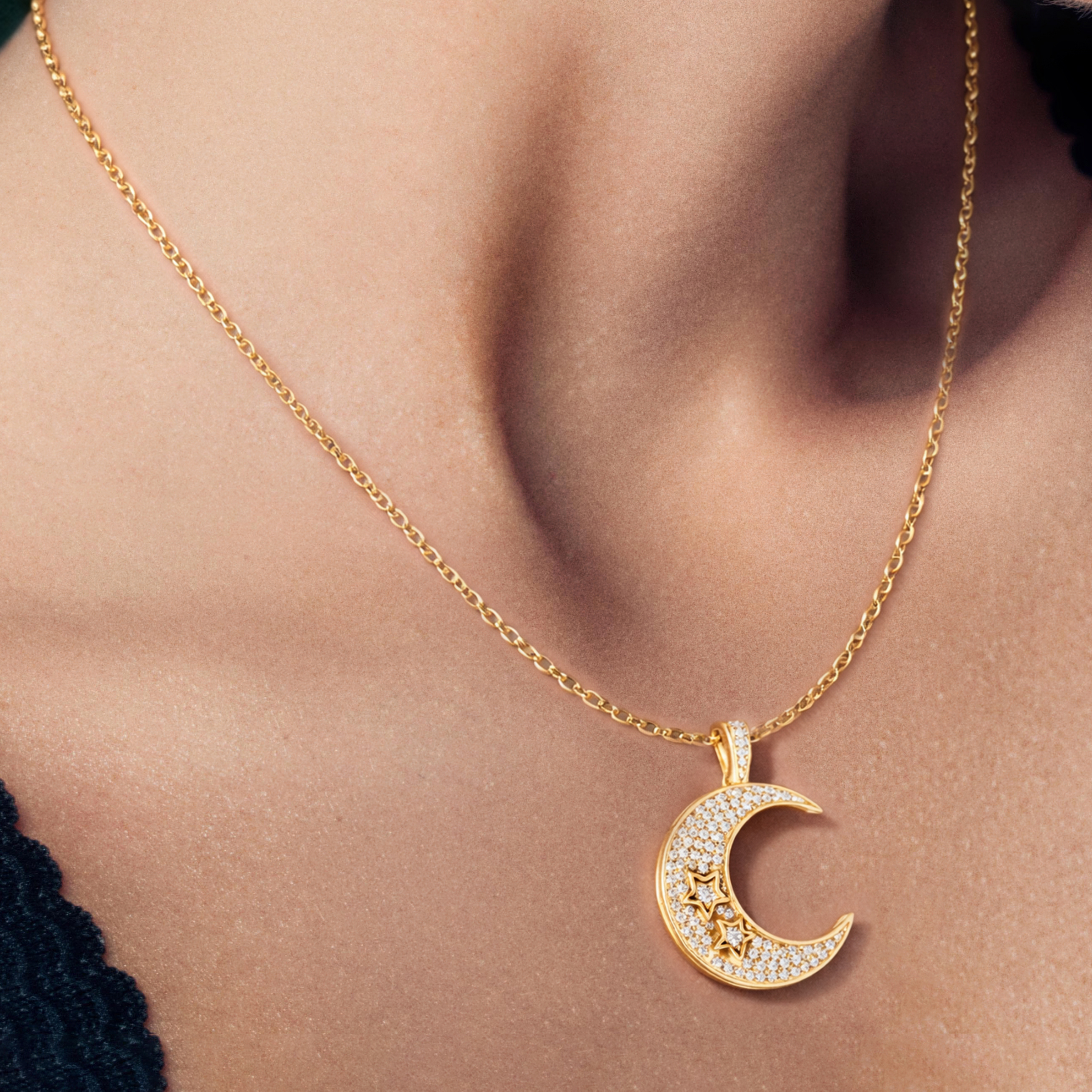 Luna, Moon Pendant in 18K Yellow Gold
