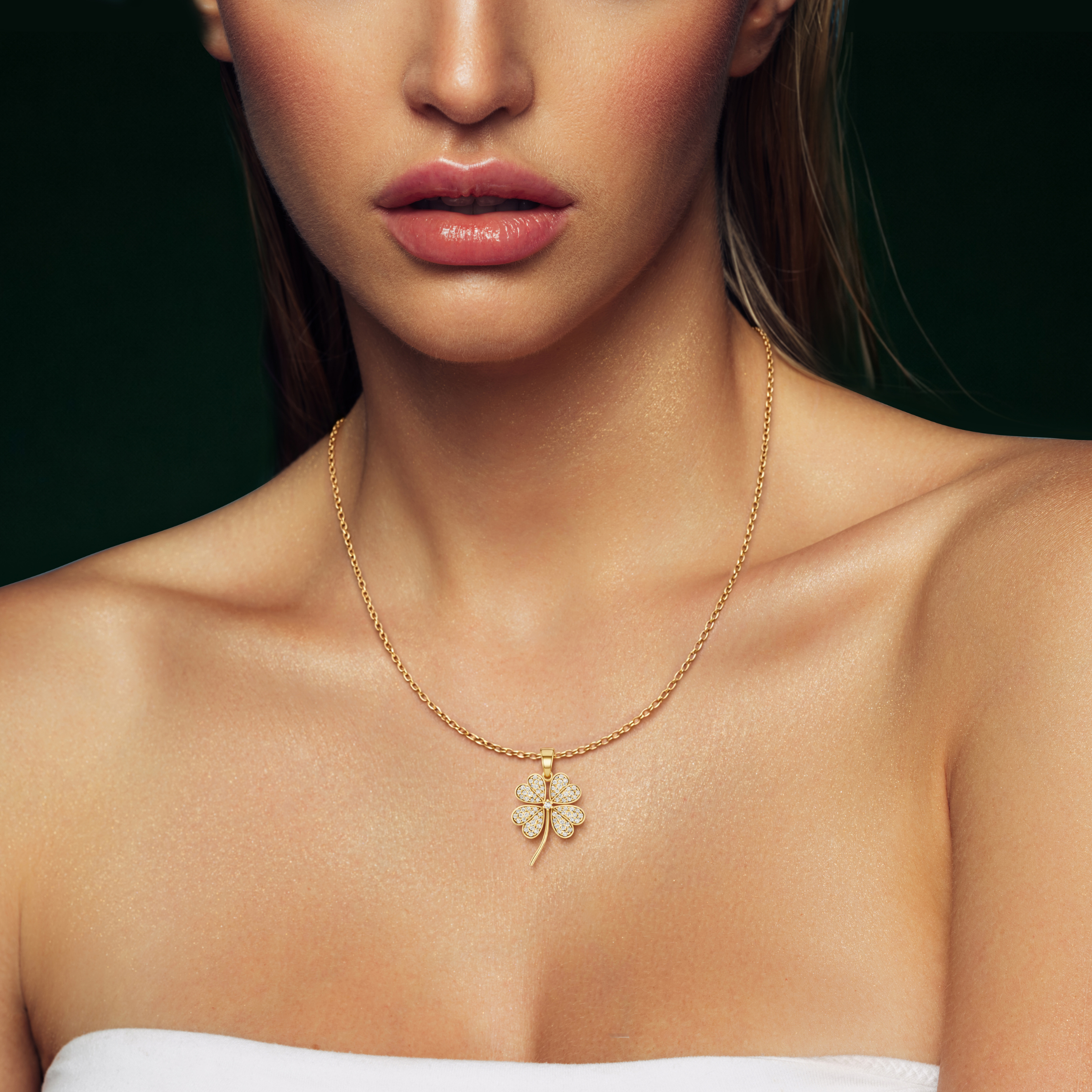 Chamour, Clover Leaf Pendant in 18K Yellow Gold