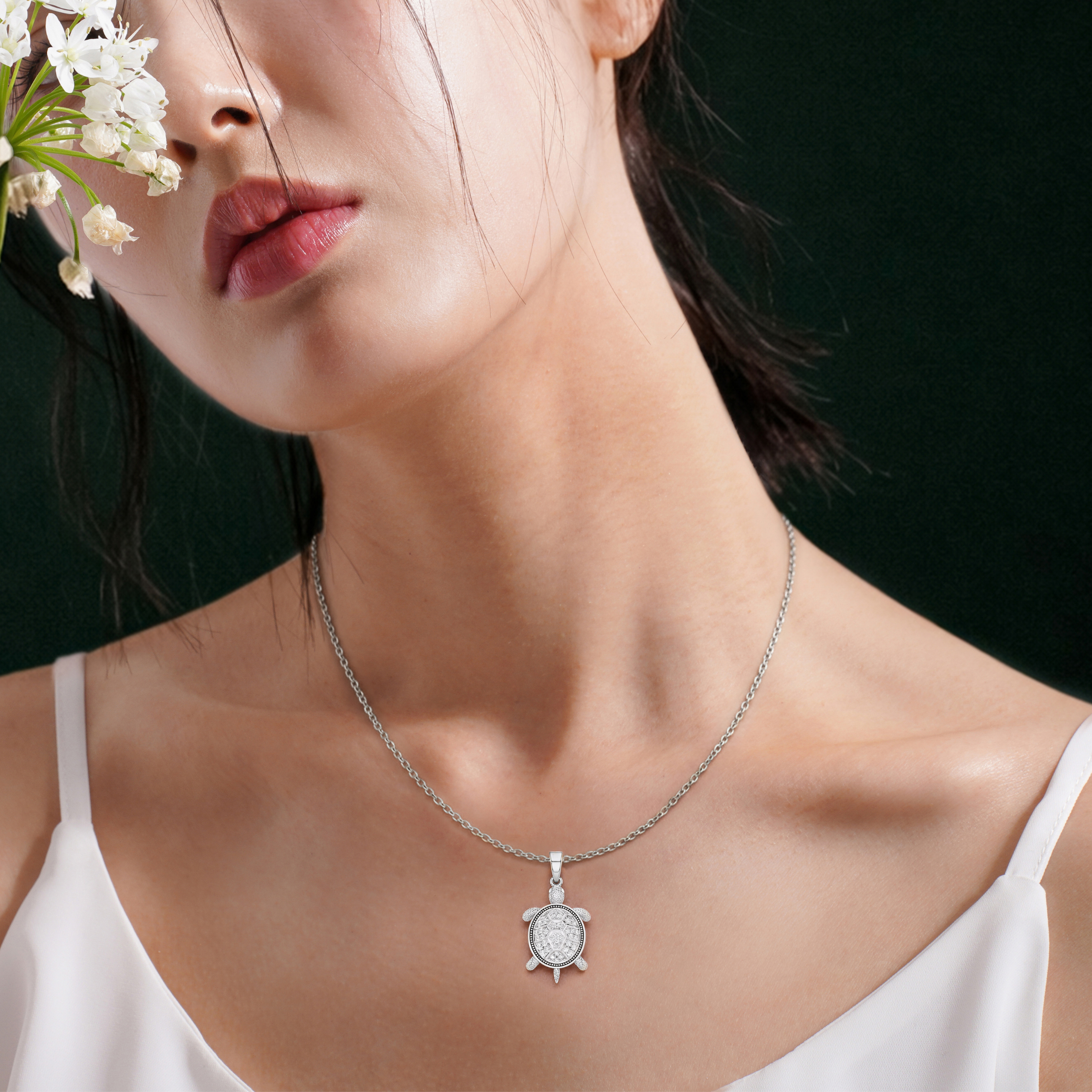 Sea Trot, Turtle Pendant in 18K White Gold